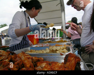 Pressione di stallo di cibo a Battersea Park Festival tailandese in Londra England Regno Unito Regno Unito Regno Unito Foto Stock