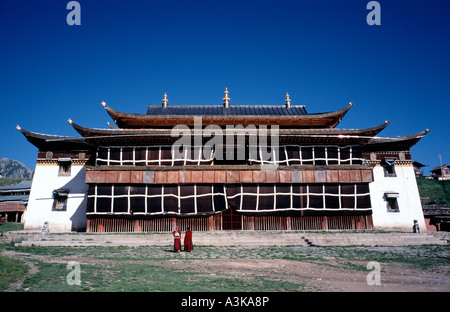 Tempio di Gompa Sertri lamasery nel villaggio di Langmusi nella provincia cinese di Gansu. Foto Stock