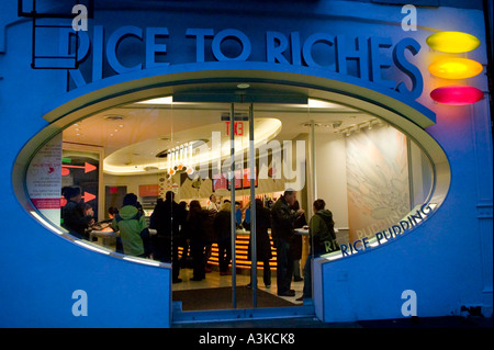 Vista del budino di riso ristorante solo riso alle ricchezze su Spring Street nel quartiere NoLIta di New York City NY USA Jan Foto Stock