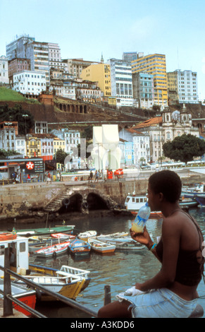 Vista del Salvador da Bahia Brasile Cidade Baixa Città Bassa Foto Stock