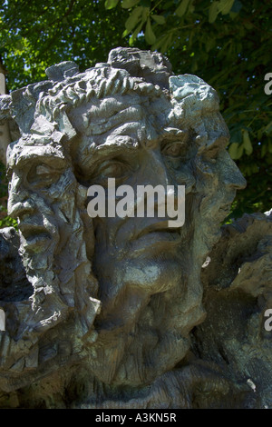 Elizabethan Garden Greg Wyatt sculture vicino Swan Theatre Stratford Upon Avon Warwickshire Inghilterra Foto Stock