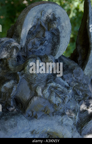 Elizabethan Garden Greg Wyatt sculture vicino Swan Theatre Stratford Upon Avon Warwickshire Inghilterra Foto Stock