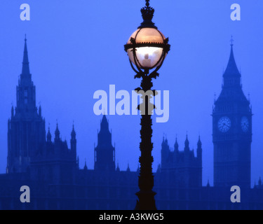 GB - LONDRA: Westminster e il Big Ben di notte Foto Stock