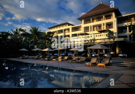 Il Legian di lusso a Bali s Seminyak beach appena al di là di Kuta Indonesia Foto Stock