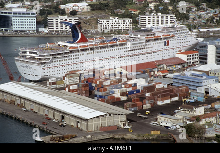 Castries installazioni portuali e deposito di container con la nave da crociera di ispirazione ormeggiata in banchina banchina Foto Stock