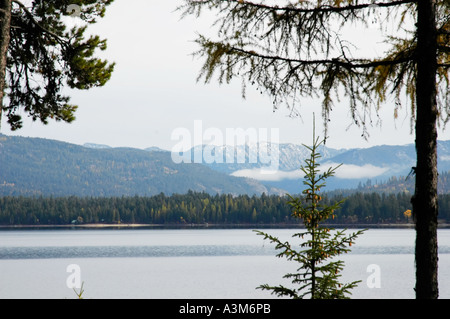 Payette lago vicino McCall Idaho USA con montagne in lontananza Foto Stock