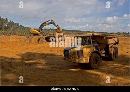 In arenaria di data mining ghiaia da cava, che verrà ripristinato alla brughiera dopo estrazione è completata Foto Stock