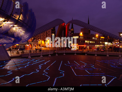 Il nuovo millennio luogo e Whittle archi in Coventry serata Foto Stock