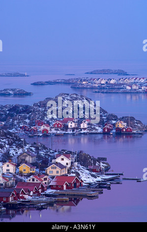 Luce Mornling nell'arcipelago svedese . Tjörnekalv, Bohuslän , Svezia Foto Stock