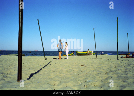 La gente sulla spiaggia di Sopot, Polonia Foto Stock