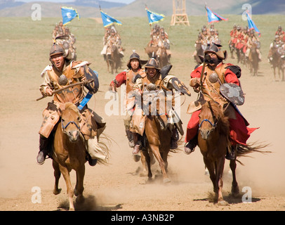 Gengis Khan's guerrieri a cavallo in battaglia con lance disegnato Foto Stock