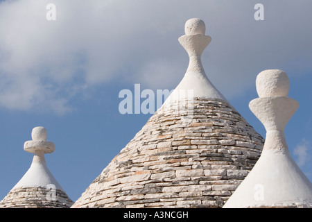 Disegni tradizionali sulla parte superiore dei trulli di Alberobello, Puglia, Italia Foto Stock