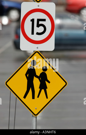 Tenere la mani segno Foto Stock
