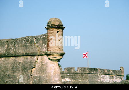 Massicce mura del vecchio stile coloniale spagnolo fortezza del Castillo de San Marcos a sant'Agostino sul litorale orientale della Florida, Stati Uniti d'America. Foto Stock