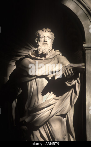Dettaglio della statua di San Pietro nella Basilica di San Pietro in Vaticano , Roma ITALIA Foto Stock