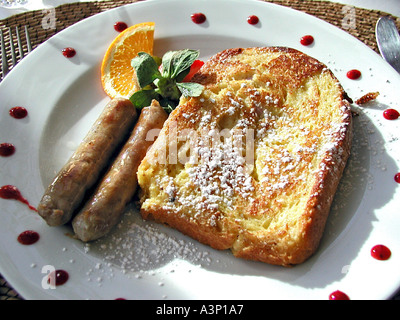 Toast alla francese e salsicce con arancia e crescione prima colazione nel paese americano Hotel Vermont - USA Foto Stock