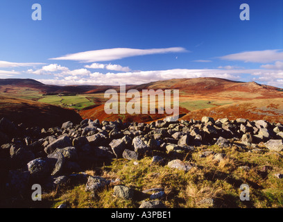 Vista da ovest Brough legge hill fort, vicino Ingram, Northumberland Foto Stock