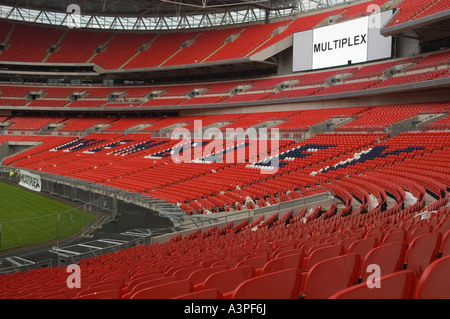 Il nuovo stadio di Wembley durante la costruzione in attesa di tocchi di finitura Foto Stock