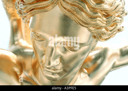 Parigi FRANCIA dettaglio Statua 'libertà alata' in cima alla colonna della Bastiglia Golden Mans Face 'Scultura moderna' testa Foto Stock