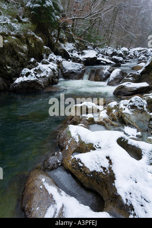 Afon Llugwy river in inverno, Betws-y-Coed, Wales, Regno Unito Foto Stock