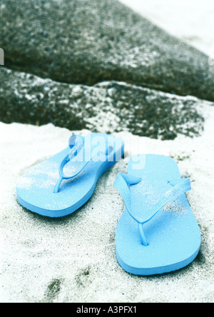 Flipflops sulla spiaggia Foto Stock