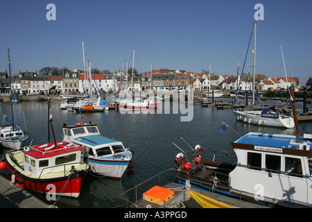 Barche da pesca nel porto di Anstruther, Fife, Scozia Foto Stock