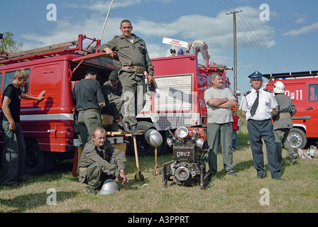 I vigili del fuoco nel torneo di Kaweczyn, Polonia Foto Stock