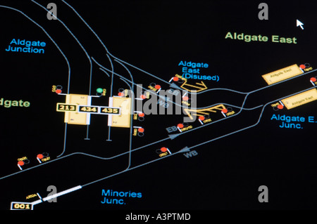 La metropolitana di Londra s Trackernet in tempo reale una rappresentazione grafica della rete metropolitana treni numerati può essere visto sul netw Foto Stock