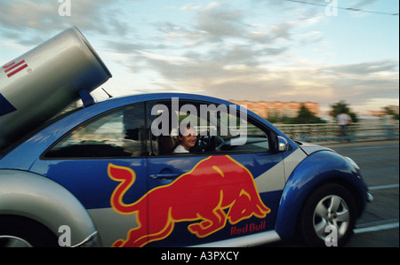 Volkswagen New Beetle con un annuncio pubblicitario della Red Bull, Kaliningrad, Russia Foto Stock