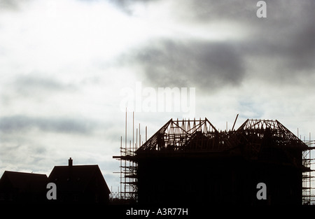 Case a basso costo in costruzione su Ravenswood estate su il vecchio aeroporto di Ipswich sito in Nacton, Ipswich, Suffolk, Regno Unito. Foto Stock