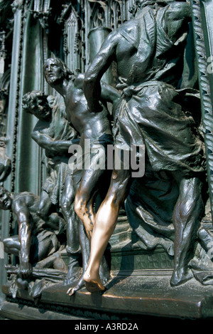 Immagine della vita di Cristo sulle porte di bronzo del Duomo di Milano Foto Stock