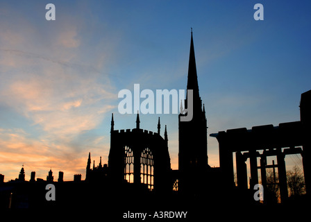 Vecchia Cattedrale al tramonto, Coventry, West Midlands, England, Regno Unito Foto Stock