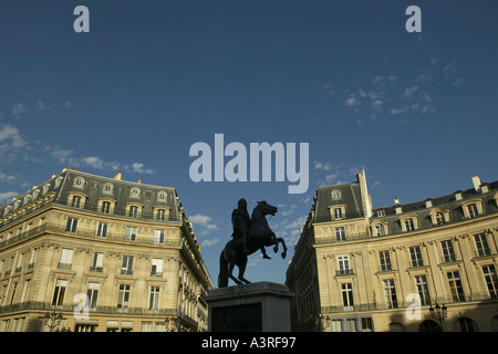 Statua di Luigi XIV a cavallo place des Victoires a Parigi Francia Agosto 2004 Foto Stock