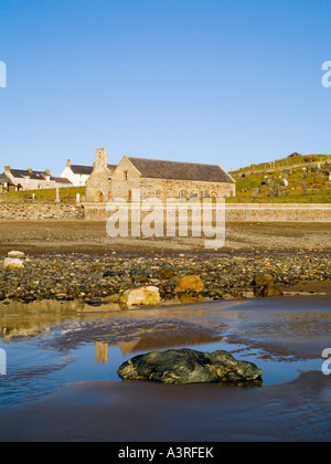 Villaggio dalla spiaggia con la bassa marea Aberdaron Gwynedd North Wales UK Foto Stock