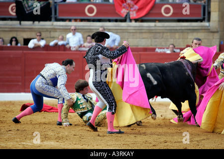 El Juli di essere catturati da torero bull non era gored né feriti Foto Stock