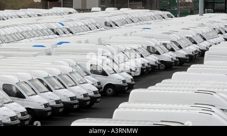Linee di nuovo di zecca LDV furgoni parcheggiati all'Washwood Heath VAN in fabbrica a Birmingham, Inghilterra.UK Foto Stock
