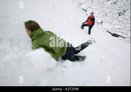 Un scalatore allenamento invernale in Cairngorm mountains, Scotland Regno Unito Foto Stock