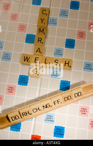 WELSH gioco SCRABBLE con la caratteristica doppia lettera digraphs piastrelle Foto Stock