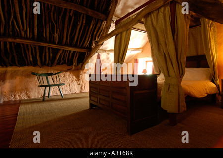 Troedrhiwfallen tetto di paglia gallese Cribyn cottage Ceredigion, di proprietà di Greg Stevenson 'sotto la sterpaglia' holiday company Foto Stock