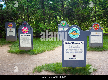 Le lapidi presso il Cimitero di sapore a Ben e Jerrys Ice Cream in fabbrica a Waterbury Vermont Foto Stock