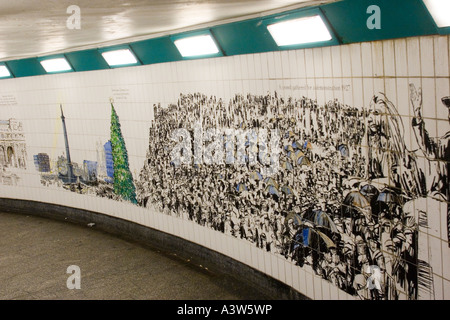 Piastrellate alla metropolitana Hyde Park Corner Stazione della metropolitana London GB UK Foto Stock