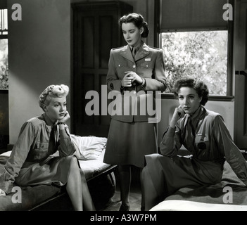 Mantenere il vostro secco in polvere 1945 MGM film con da sinistra Lana Turner, Laraine giorno e Susan Peters (aka donna esercito) Foto Stock