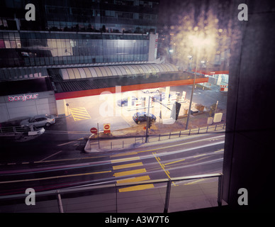 La stazione di benzina a La Defense, Parigi, Francia. Foto Stock