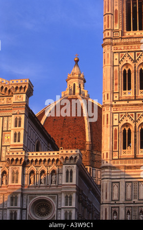 La cupola e il campanile del Duomo di Firenze Foto Stock