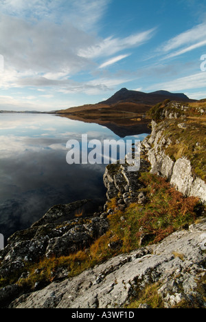 Sun andando giù sul Loch Assynt Sutherland Scozia UK GB EU Europe Foto Stock