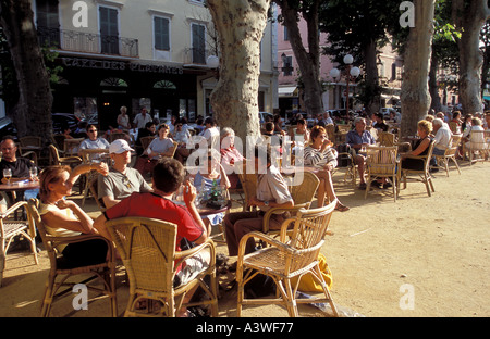 Cafe' all'aperto presso I Ile Rousse Corsica Francia Foto Stock
