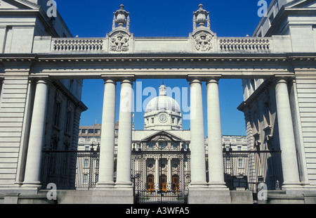 La facciata anteriore del governo irlandese edifici Upper Merrion Street Dublin Eire Irlanda EU Europe Foto Stock