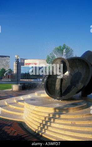 Spirit of Enterprise fontana scultura in Centenary Square Birmingham West Midlands Inghilterra Regno Unito GB Europa Foto Stock