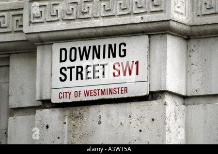 Segno che mostra a Downing Street Westminster Londra Inghilterra Gran Bretagna REGNO UNITO Foto Stock