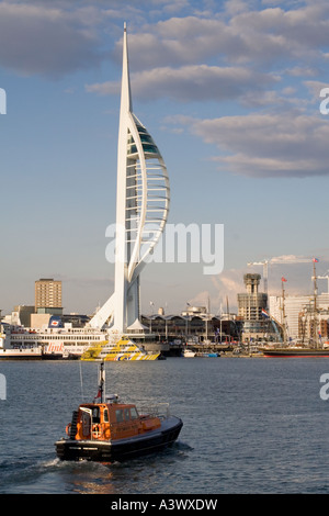 Spinnaker Tower di Portsmouth da Gosport Foto Stock